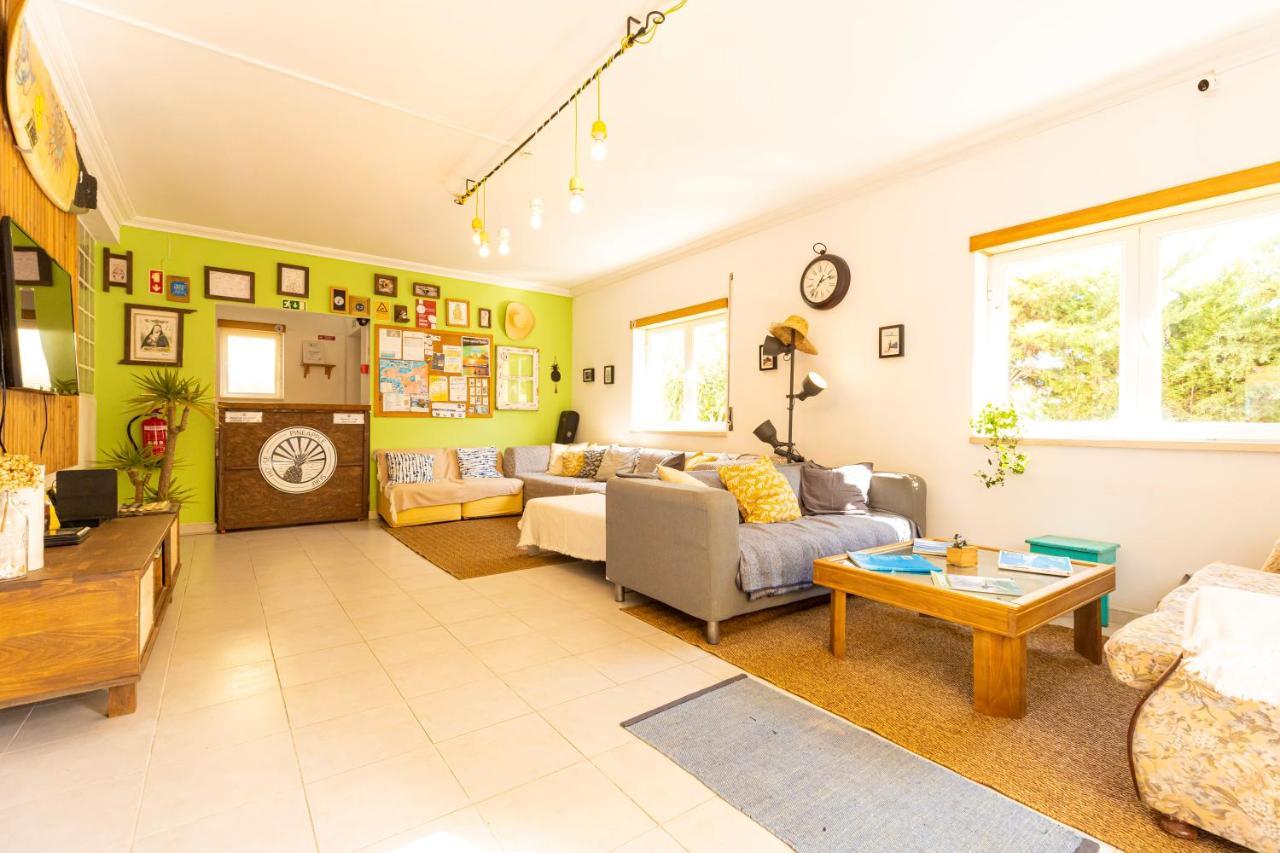 Pineapple Surf House Pansiyon Atouguia Da Baleia Dış mekan fotoğraf