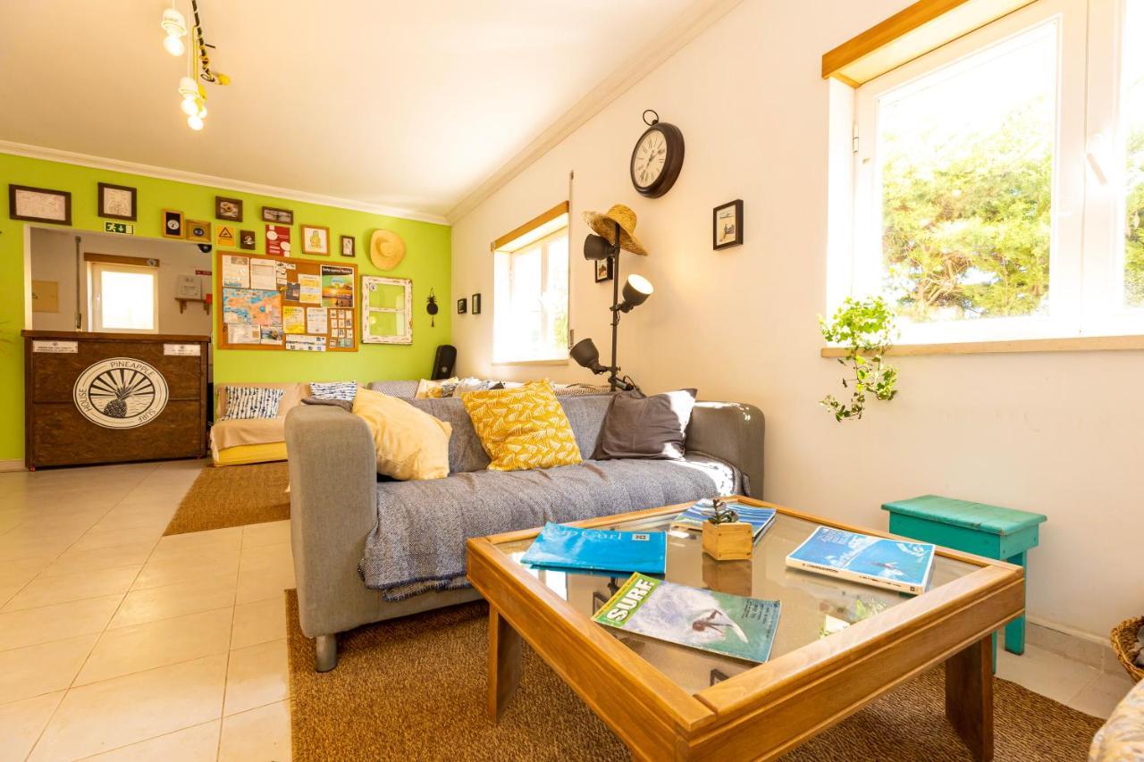 Pineapple Surf House Pansiyon Atouguia Da Baleia Dış mekan fotoğraf