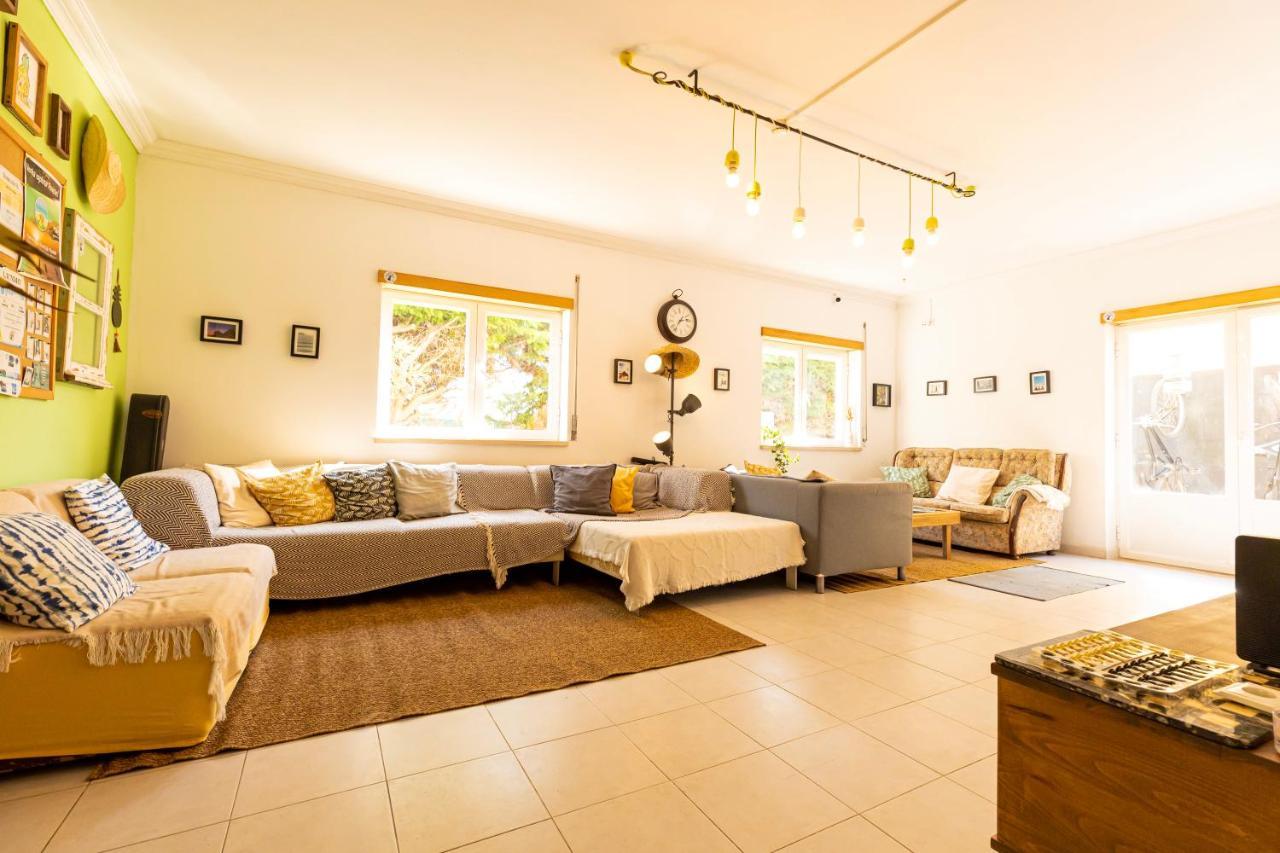 Pineapple Surf House Pansiyon Atouguia Da Baleia Dış mekan fotoğraf