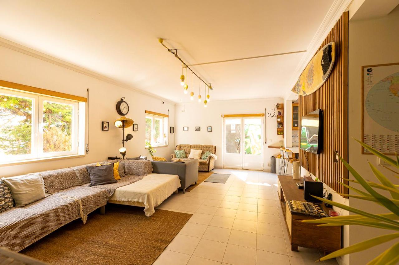 Pineapple Surf House Pansiyon Atouguia Da Baleia Dış mekan fotoğraf