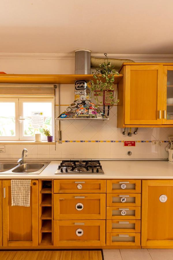 Pineapple Surf House Pansiyon Atouguia Da Baleia Dış mekan fotoğraf
