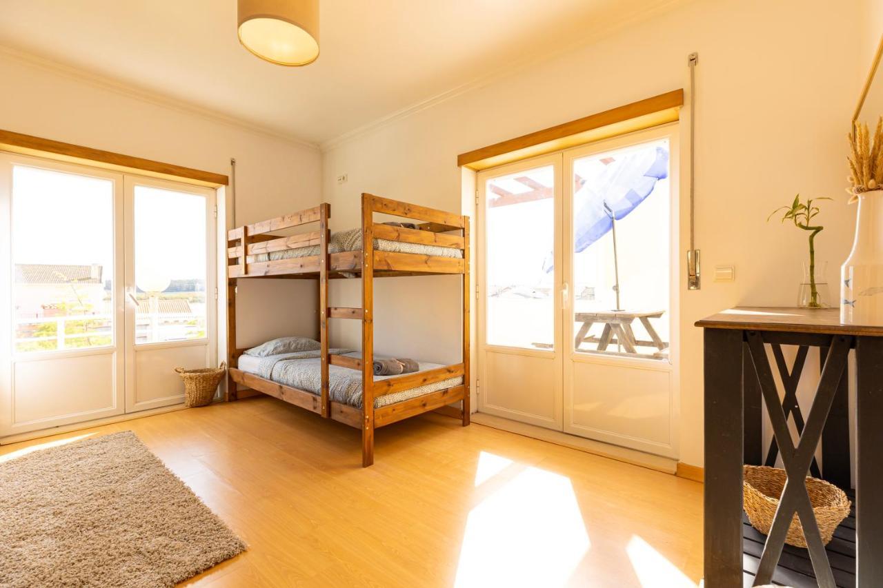 Pineapple Surf House Pansiyon Atouguia Da Baleia Dış mekan fotoğraf