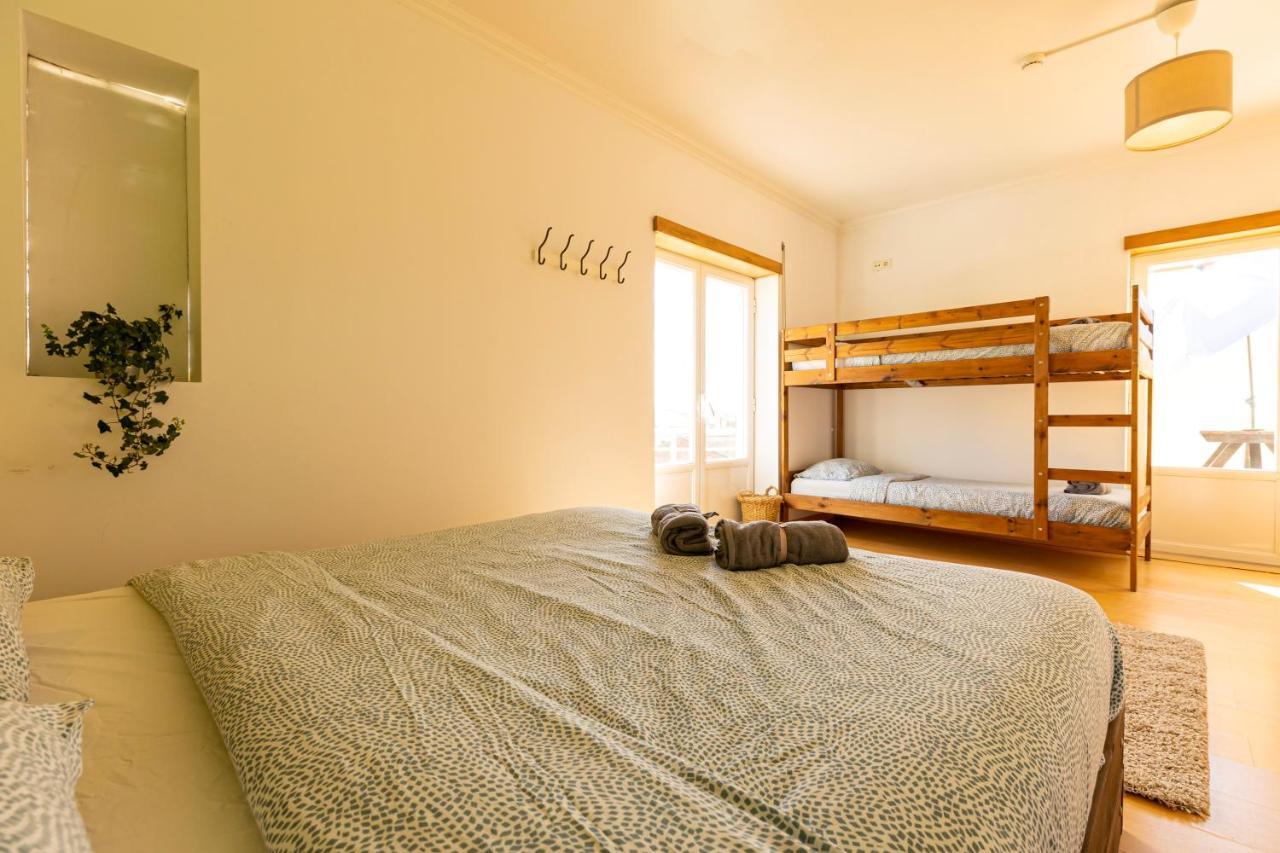 Pineapple Surf House Pansiyon Atouguia Da Baleia Dış mekan fotoğraf