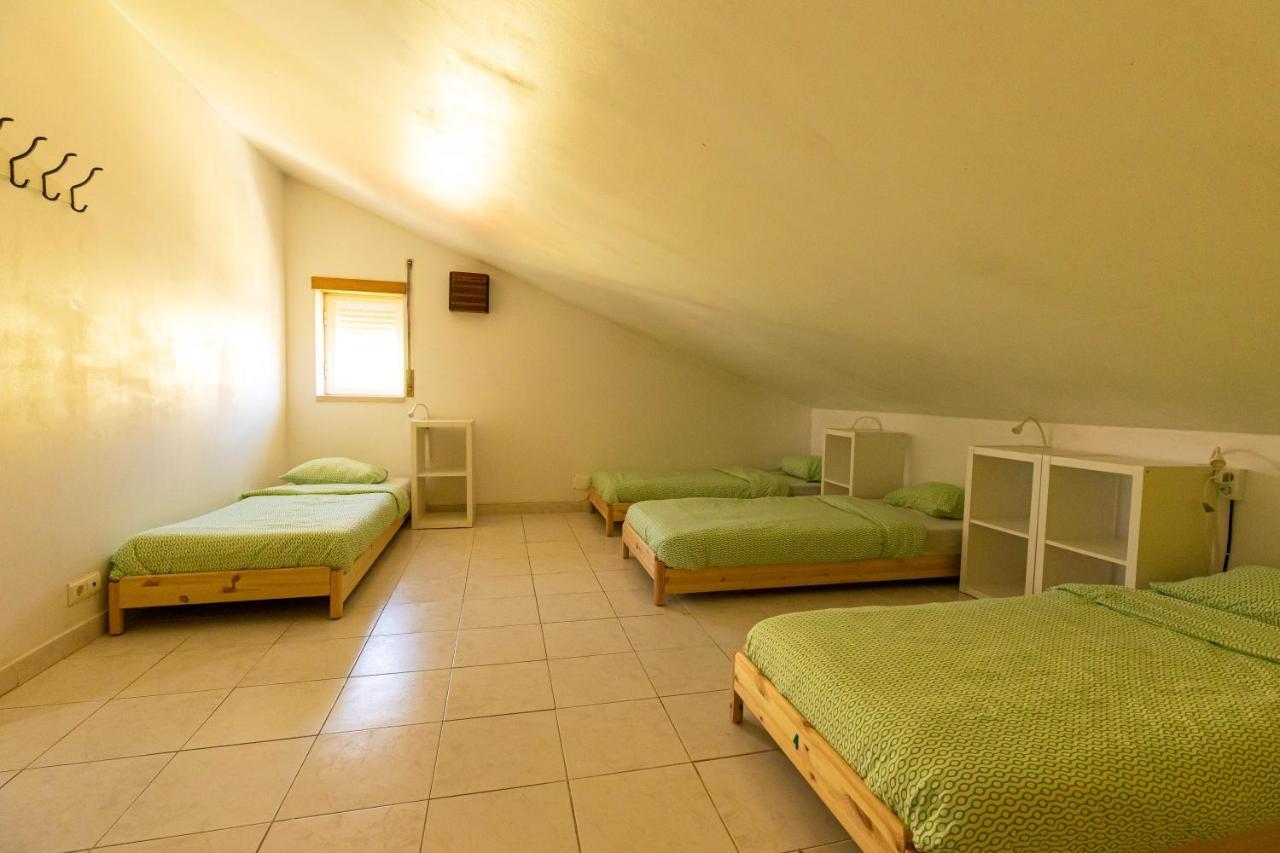 Pineapple Surf House Pansiyon Atouguia Da Baleia Dış mekan fotoğraf