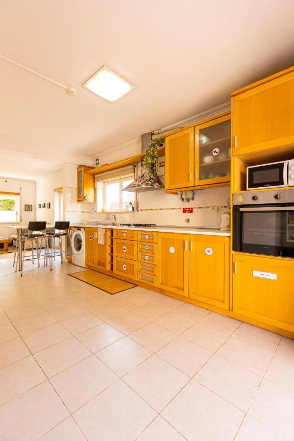 Pineapple Surf House Pansiyon Atouguia Da Baleia Dış mekan fotoğraf