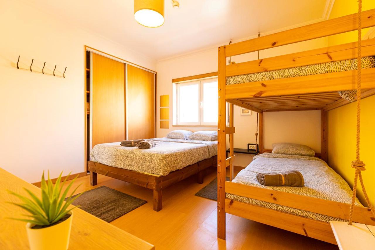 Pineapple Surf House Pansiyon Atouguia Da Baleia Dış mekan fotoğraf
