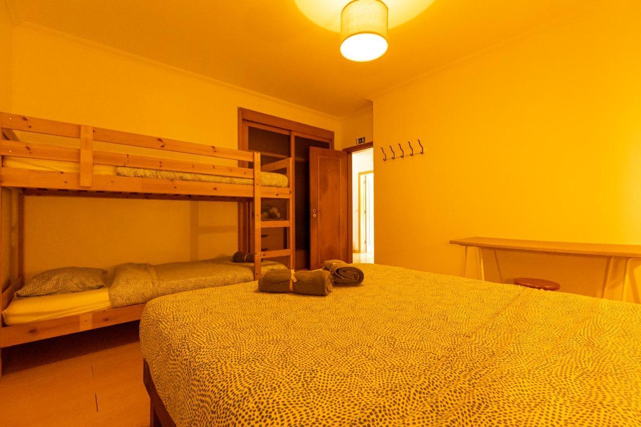Pineapple Surf House Pansiyon Atouguia Da Baleia Dış mekan fotoğraf