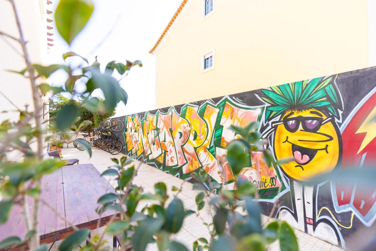 Pineapple Surf House Pansiyon Atouguia Da Baleia Dış mekan fotoğraf