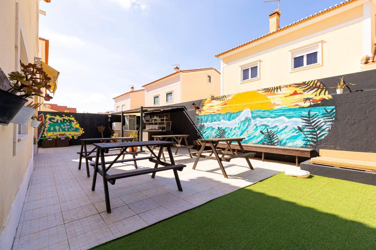 Pineapple Surf House Pansiyon Atouguia Da Baleia Dış mekan fotoğraf