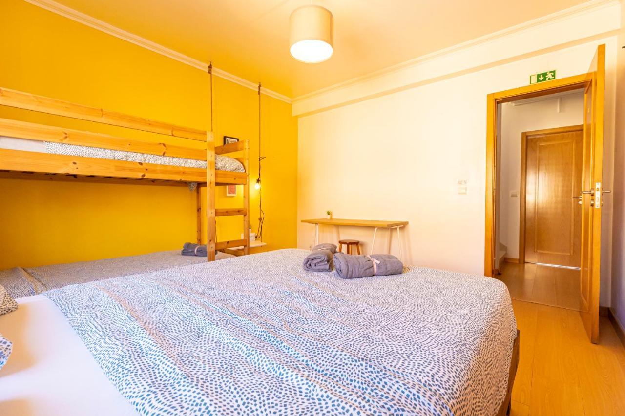 Pineapple Surf House Pansiyon Atouguia Da Baleia Dış mekan fotoğraf