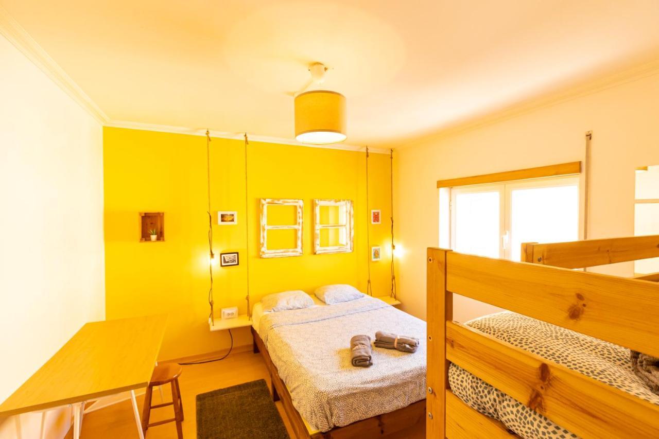 Pineapple Surf House Pansiyon Atouguia Da Baleia Dış mekan fotoğraf