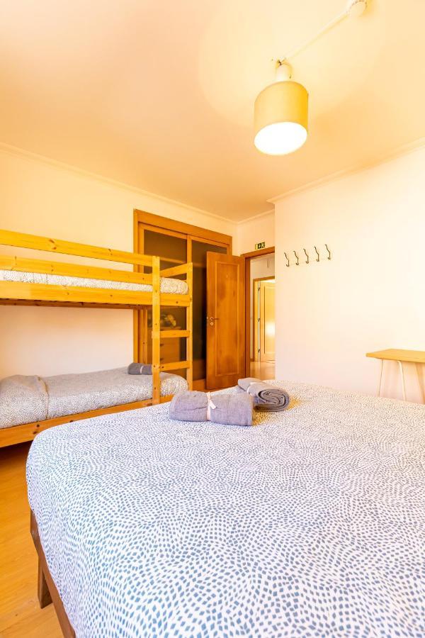 Pineapple Surf House Pansiyon Atouguia Da Baleia Dış mekan fotoğraf