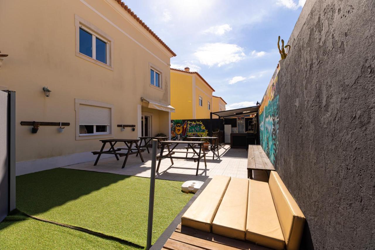 Pineapple Surf House Pansiyon Atouguia Da Baleia Dış mekan fotoğraf