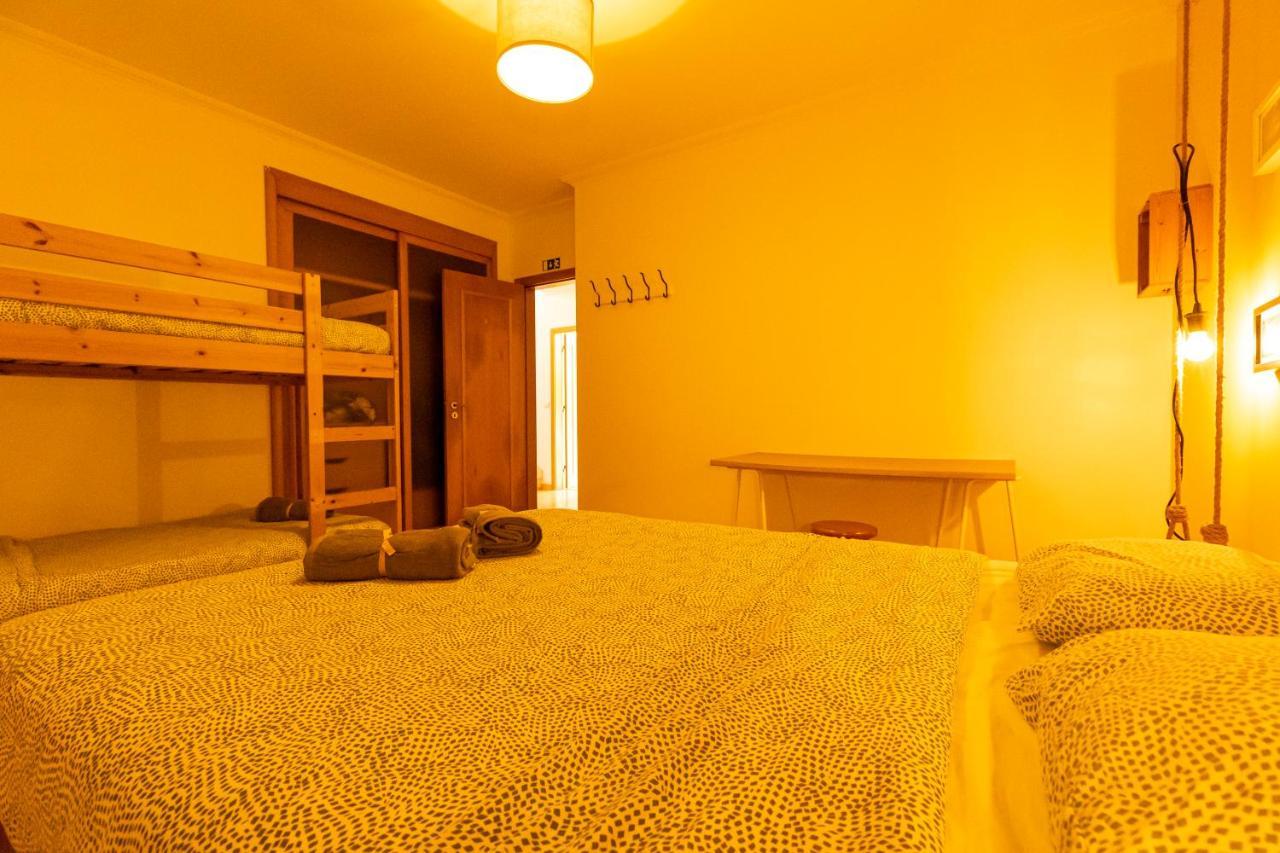 Pineapple Surf House Pansiyon Atouguia Da Baleia Dış mekan fotoğraf