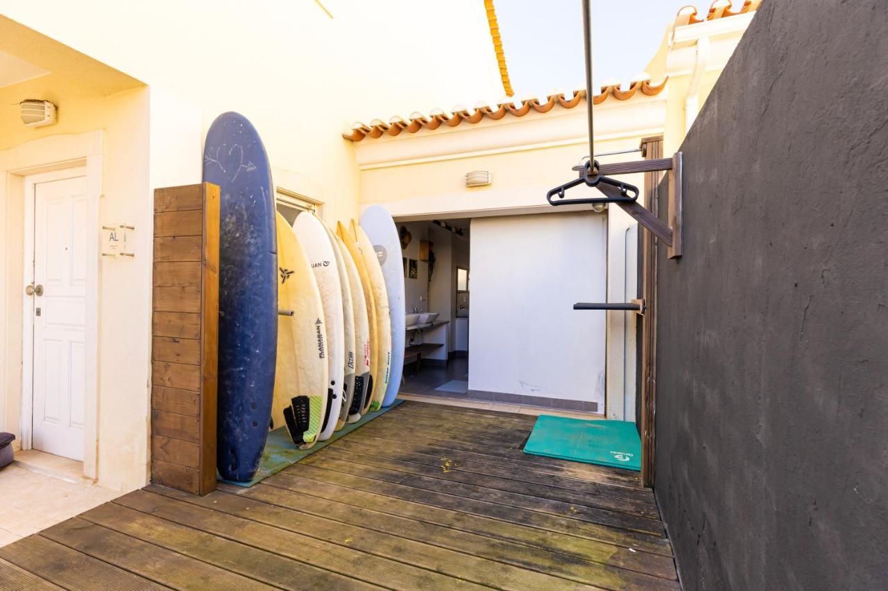 Pineapple Surf House Pansiyon Atouguia Da Baleia Dış mekan fotoğraf