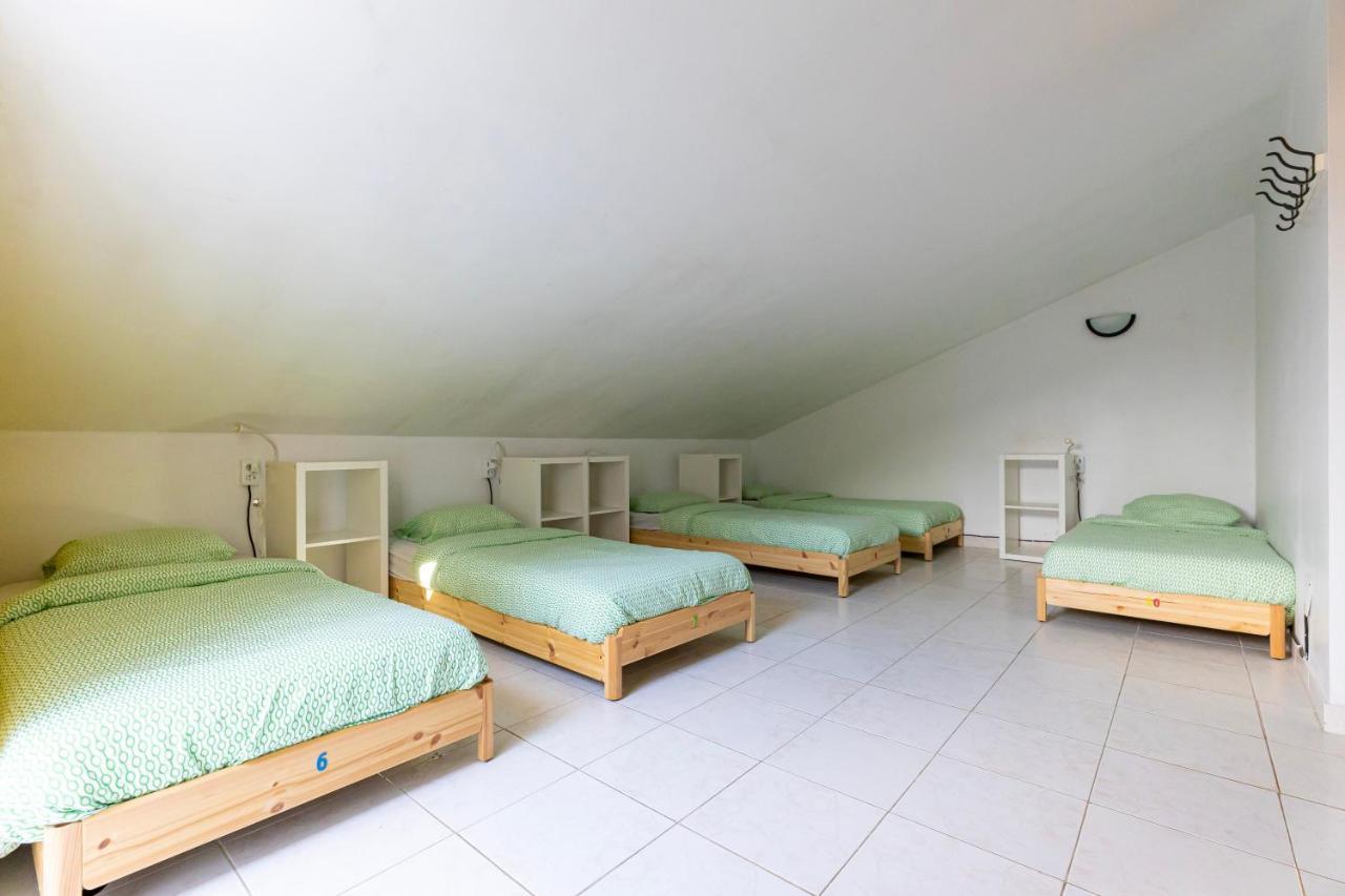 Pineapple Surf House Pansiyon Atouguia Da Baleia Dış mekan fotoğraf