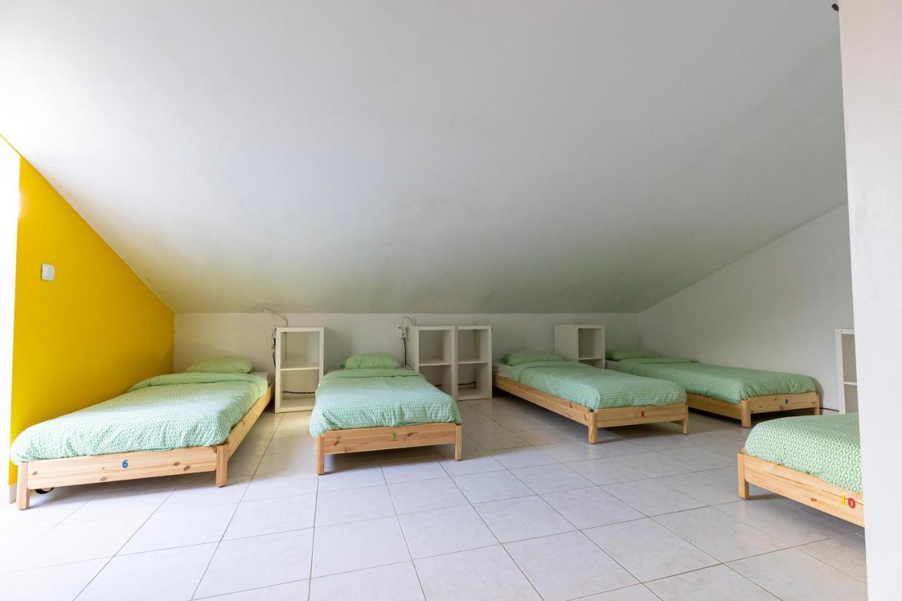 Pineapple Surf House Pansiyon Atouguia Da Baleia Dış mekan fotoğraf