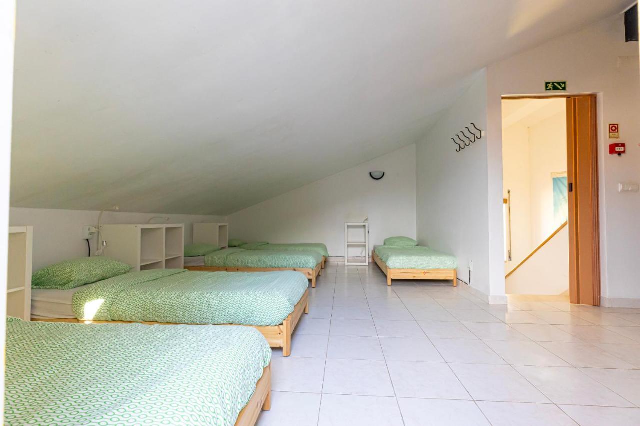 Pineapple Surf House Pansiyon Atouguia Da Baleia Dış mekan fotoğraf