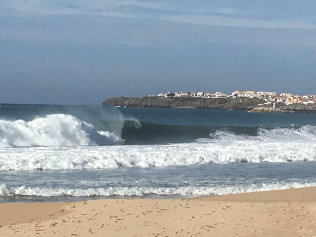 Pineapple Surf House Pansiyon Atouguia Da Baleia Dış mekan fotoğraf