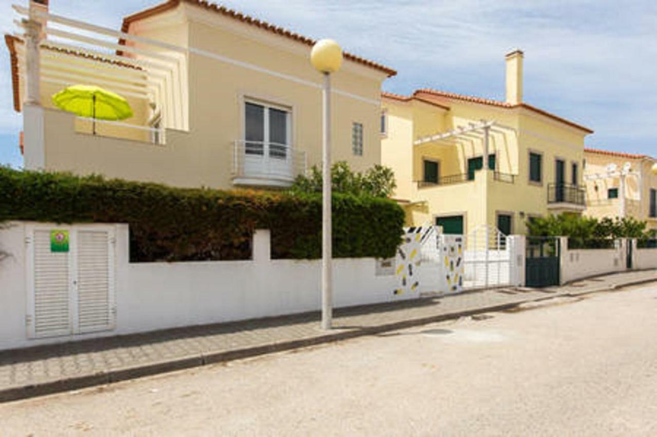 Pineapple Surf House Pansiyon Atouguia Da Baleia Dış mekan fotoğraf