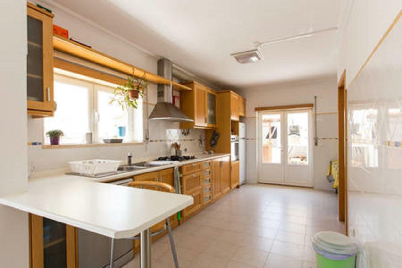 Pineapple Surf House Pansiyon Atouguia Da Baleia Dış mekan fotoğraf
