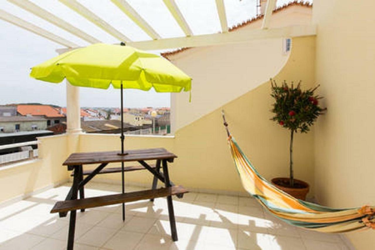 Pineapple Surf House Pansiyon Atouguia Da Baleia Dış mekan fotoğraf